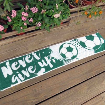 Neve rgive up足球提花運動毛巾